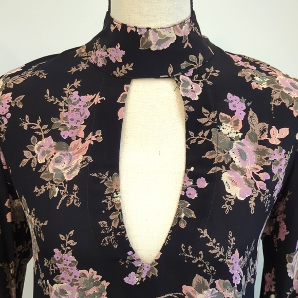 ✨HP✨Flynn Skye Floral Cut Out Mini Dress - Size M - Picture 4 of 12